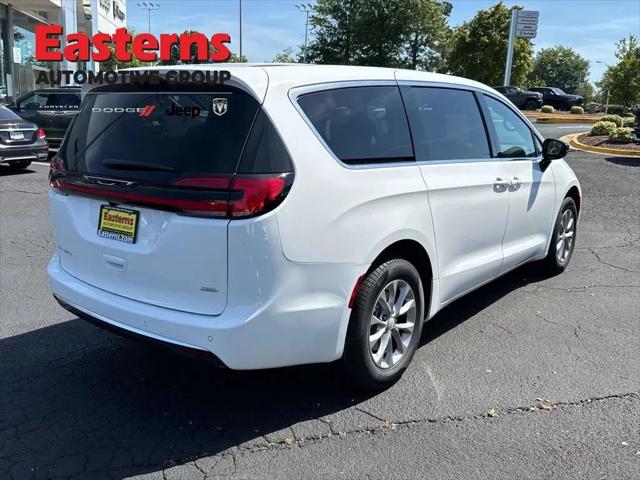 2027 Chrysler Pacifica Select