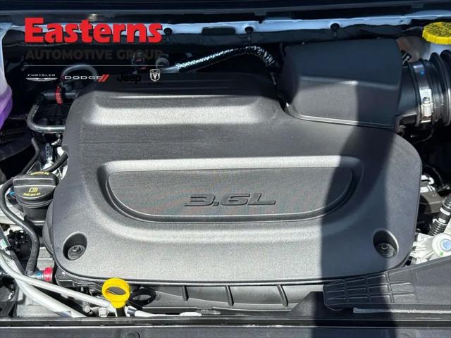 2027 Chrysler Pacifica Select