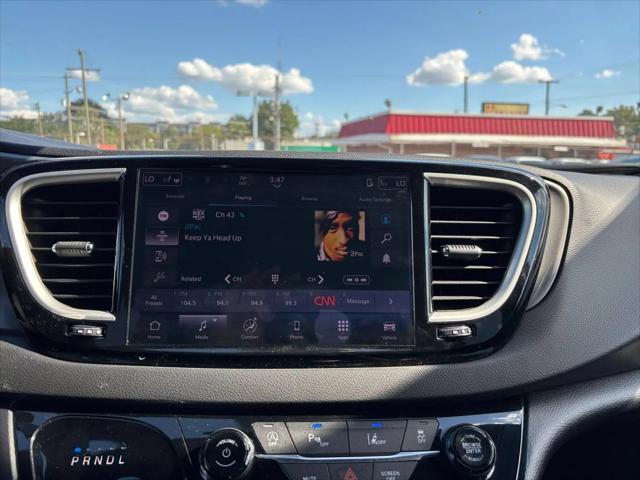 2025 Chrysler Pacifica Select