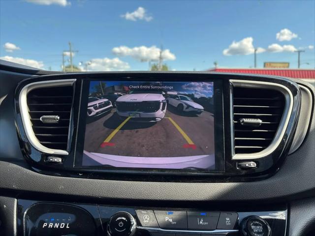 2025 Chrysler Pacifica Select
