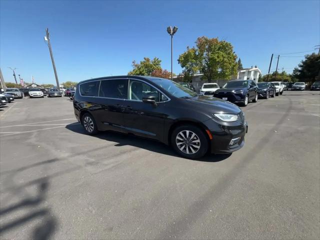 2023 Chrysler Pacifica Hybrid Touring L