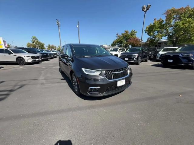 2023 Chrysler Pacifica Hybrid Touring L