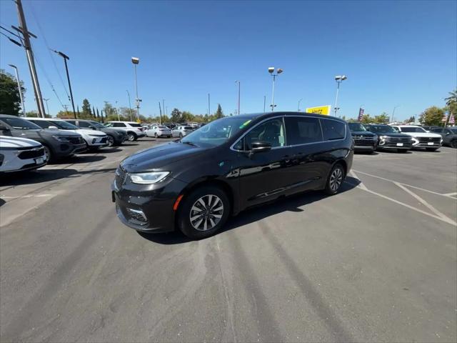 2023 Chrysler Pacifica Hybrid Touring L