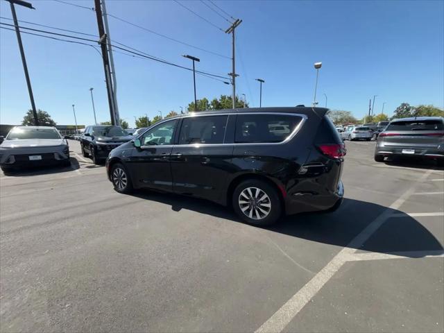 2023 Chrysler Pacifica Hybrid Touring L