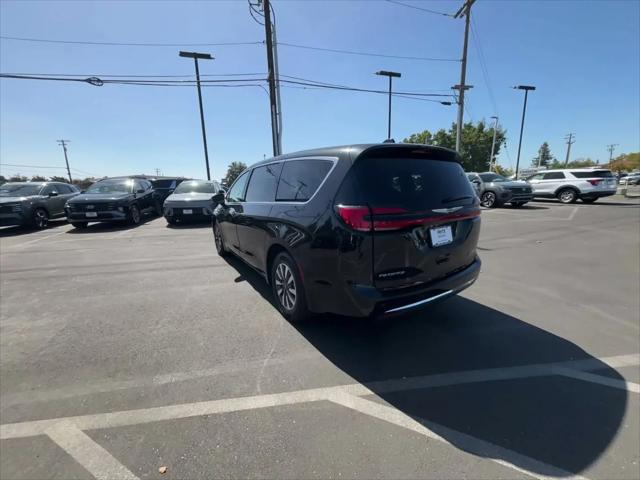 2023 Chrysler Pacifica Hybrid Touring L