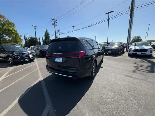 2023 Chrysler Pacifica Hybrid Touring L