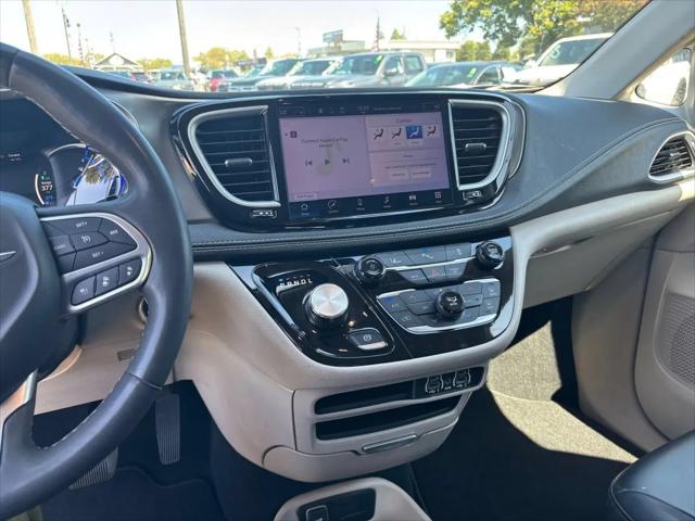 2023 Chrysler Pacifica Hybrid Touring L
