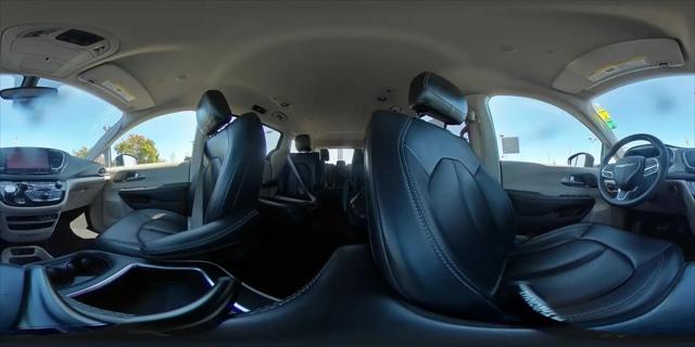 2023 Chrysler Pacifica Hybrid Touring L