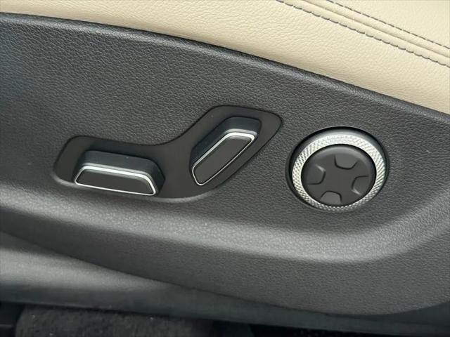 2027 Genesis GV70 2.5T Select