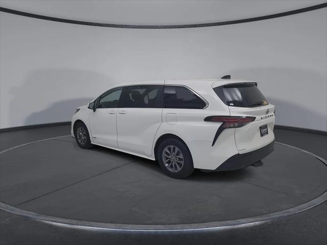 2021 Toyota Sienna LE