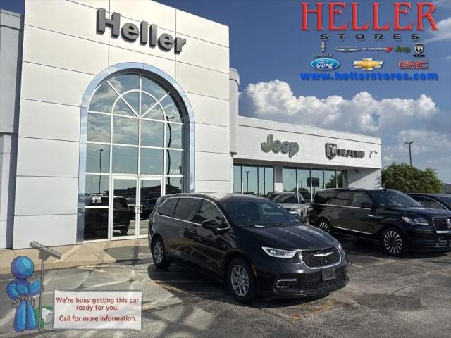 2025 Chrysler Pacifica Select for sale in Pontiac, IL