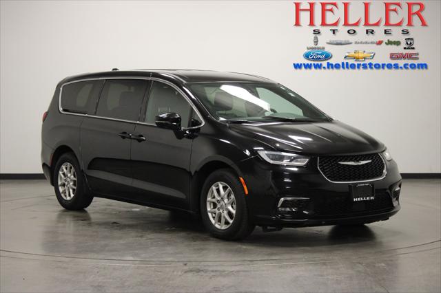 2025 Chrysler Pacifica Select for sale in Pontiac, IL