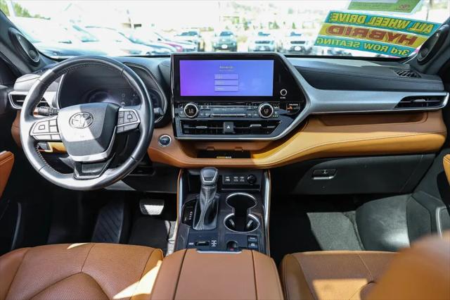 2023 Toyota Highlander Hybrid Platinum