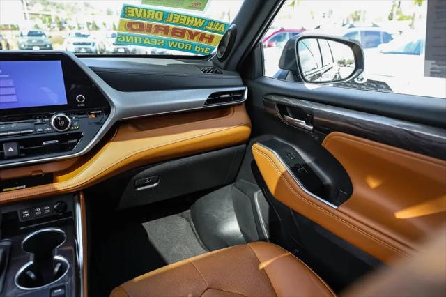 2023 Toyota Highlander Hybrid Platinum