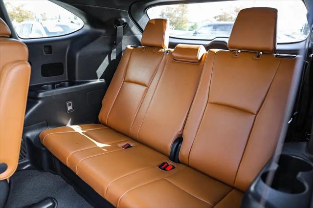 2023 Toyota Highlander Hybrid Platinum