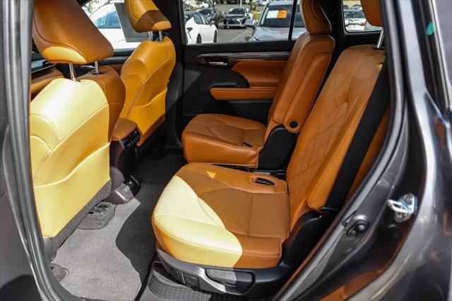 2023 Toyota Highlander Hybrid Platinum