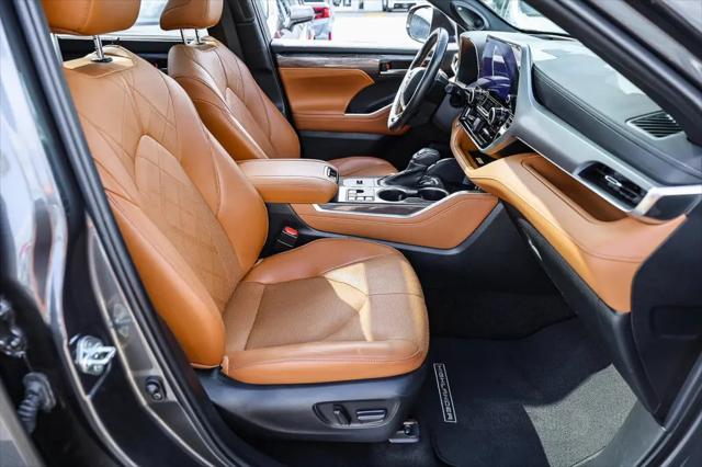 2023 Toyota Highlander Hybrid Platinum