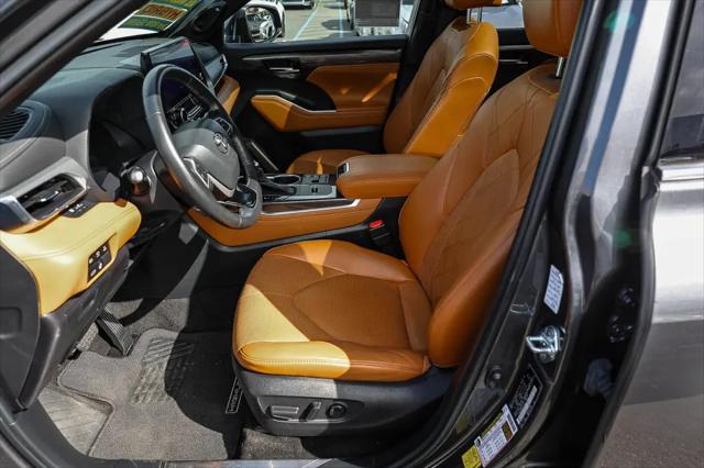 2023 Toyota Highlander Hybrid Platinum