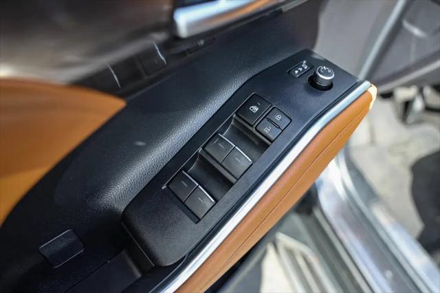 2023 Toyota Highlander Hybrid Platinum