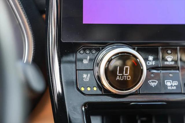 2023 Toyota Highlander Hybrid Platinum