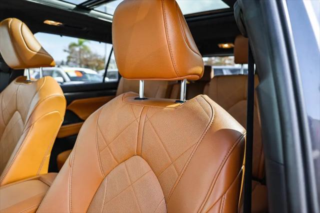 2023 Toyota Highlander Hybrid Platinum