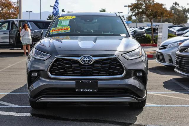2023 Toyota Highlander Hybrid Platinum