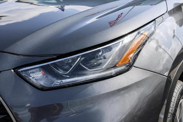 2023 Toyota Highlander Hybrid Platinum