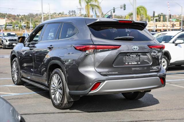 2023 Toyota Highlander Hybrid Platinum