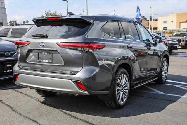 2023 Toyota Highlander Hybrid Platinum