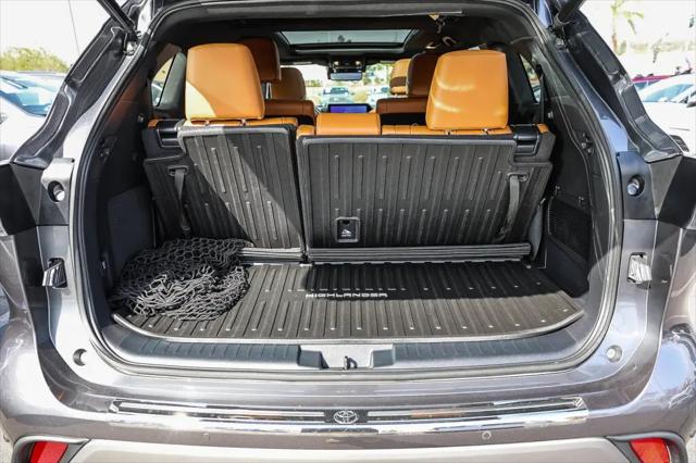2023 Toyota Highlander Hybrid Platinum