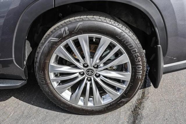 2023 Toyota Highlander Hybrid Platinum