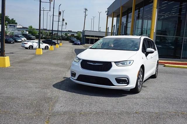 2023 Chrysler Pacifica Hybrid Touring L for sale in Temple Hills, MD