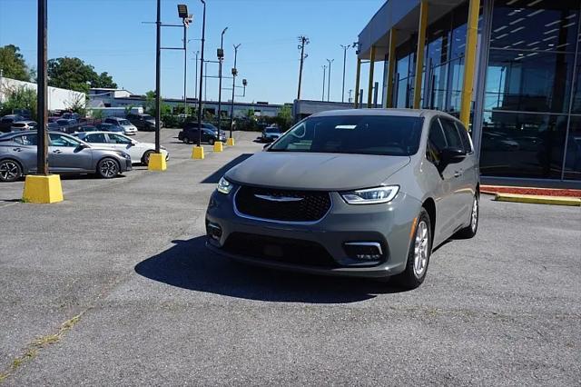 2025 Chrysler Pacifica Select for sale in Temple Hills, MD