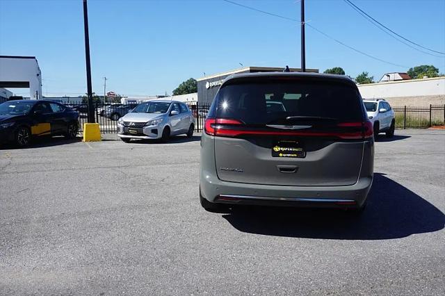 2025 Chrysler Pacifica Select
