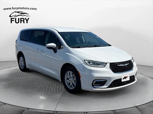 2023 Chrysler Pacifica Touring L for sale in Waconia, MN