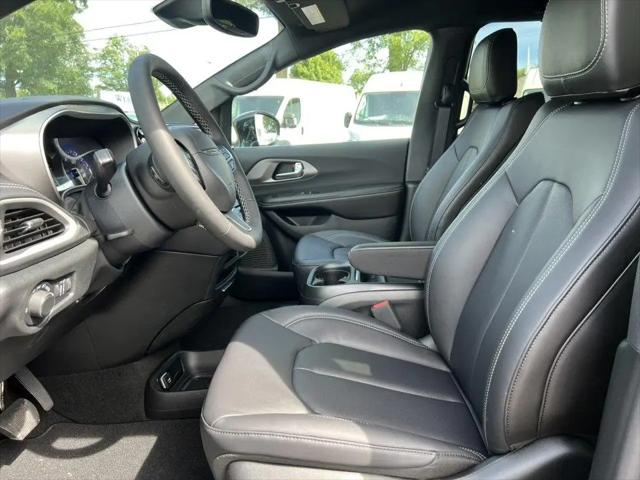 2027 Chrysler Pacifica Select AWD