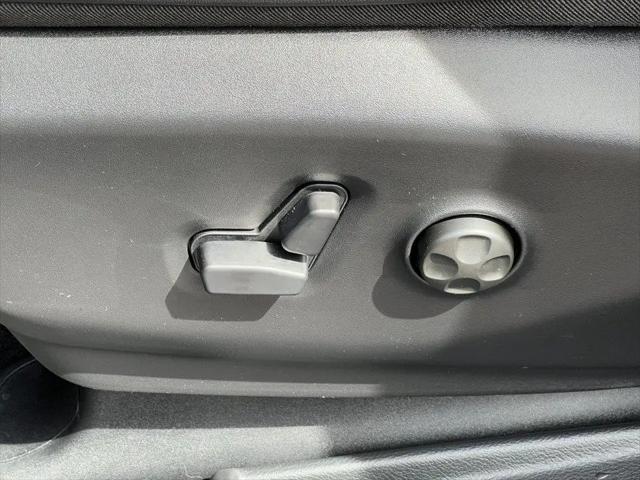 2027 Chrysler Pacifica Select AWD