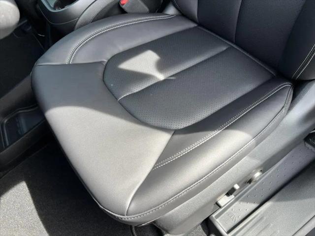 2027 Chrysler Pacifica Select AWD