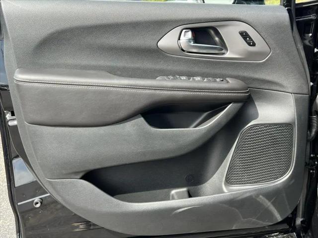 2027 Chrysler Pacifica Select AWD