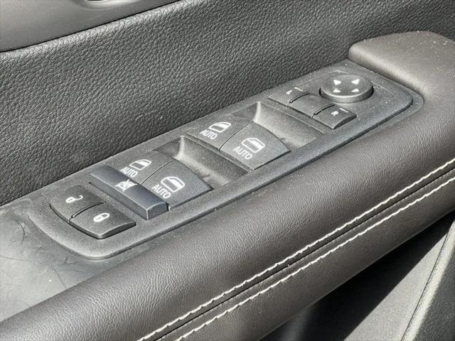 2027 Chrysler Pacifica Select AWD