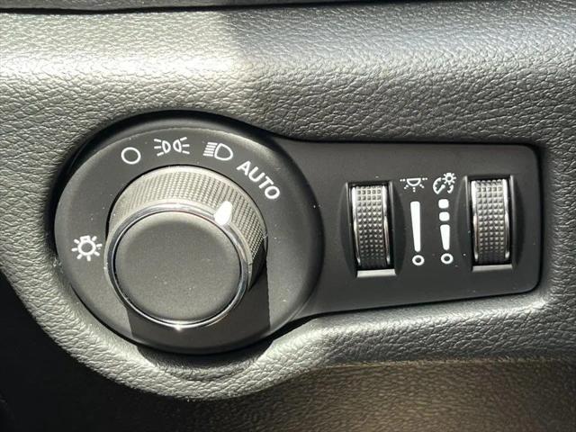2027 Chrysler Pacifica Select AWD