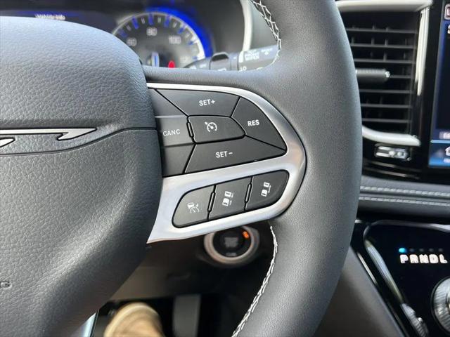 2027 Chrysler Pacifica Select AWD