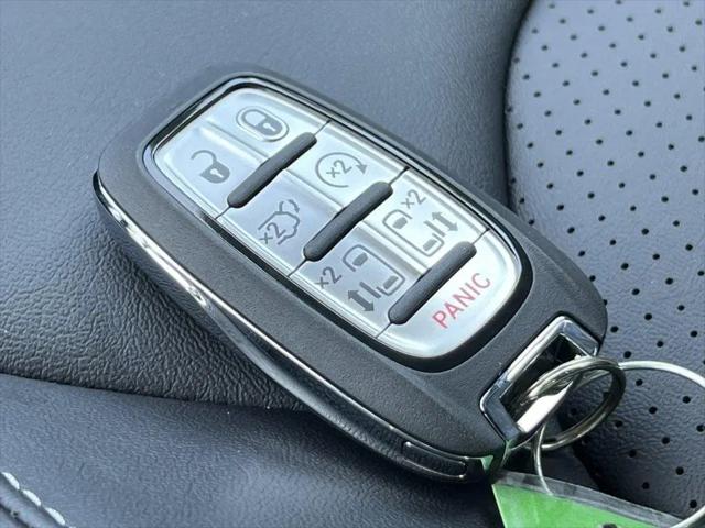 2027 Chrysler Pacifica Select AWD