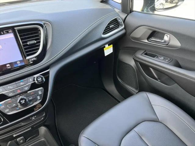 2027 Chrysler Pacifica Select AWD