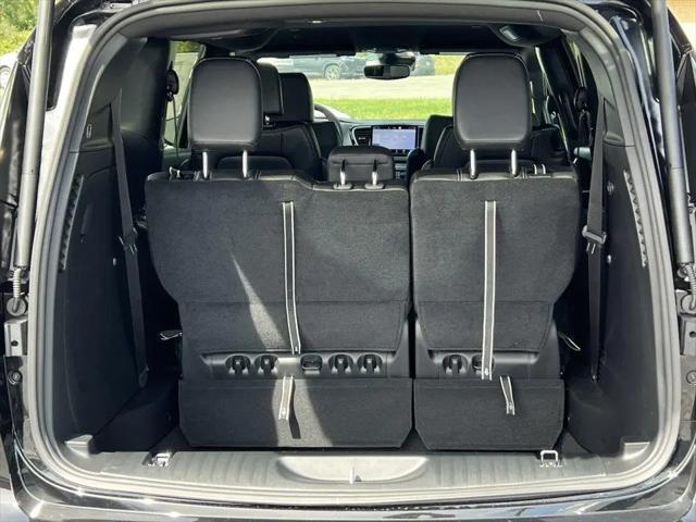 2027 Chrysler Pacifica Select AWD
