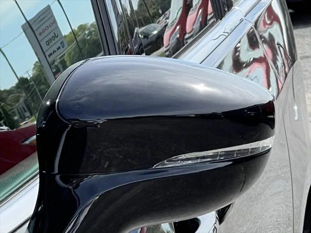 2027 Chrysler Pacifica Select AWD