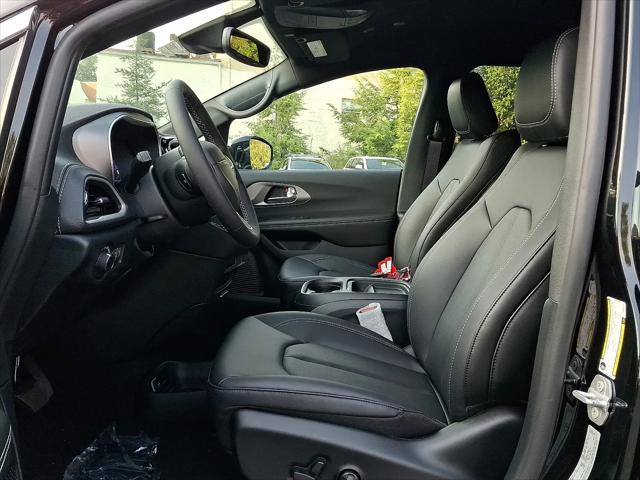 2027 Chrysler Pacifica Select AWD