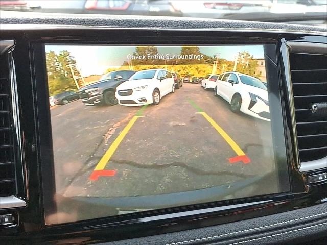 2027 Chrysler Pacifica Select AWD