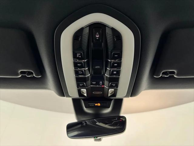 2022 Porsche Macan Macan
