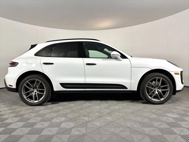 2022 Porsche Macan Macan